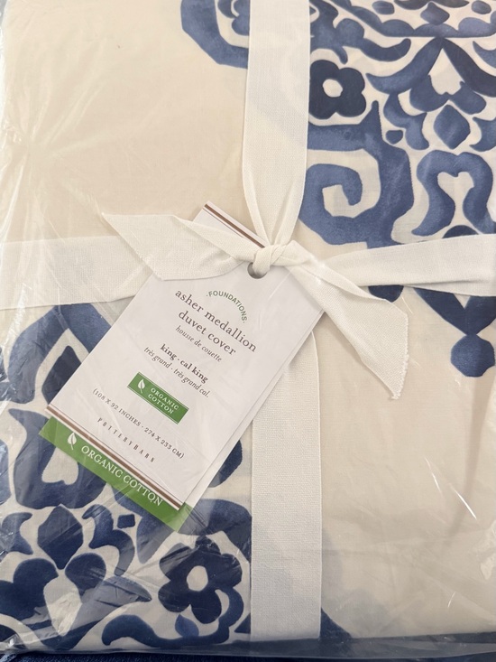 Pottery Barn Other - Pottery Barn Asher Medallion Duvet Cover in Blue and White